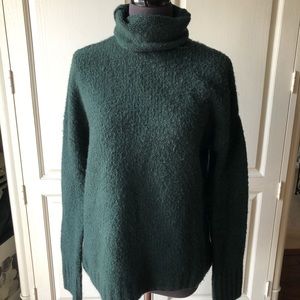 Forest green turtle neck sweater